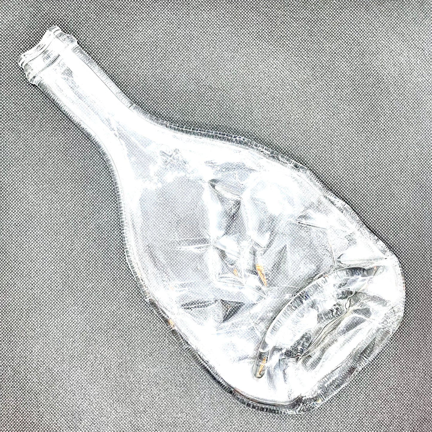 BOUTEILLE EN VERRE FONDU