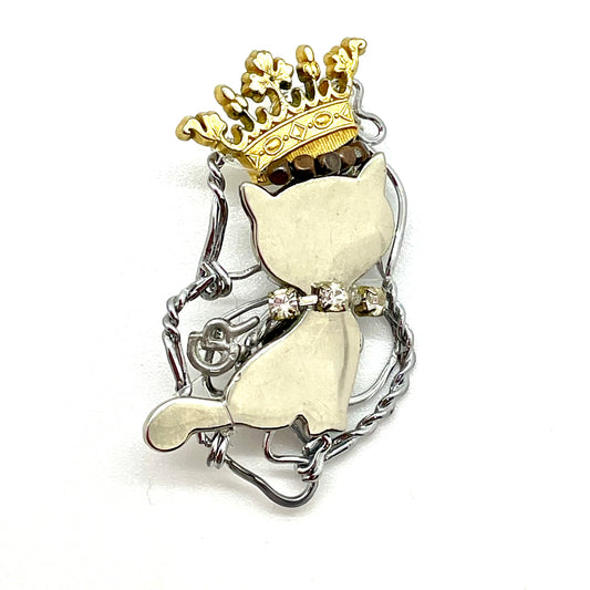 “QUEENO” brooch